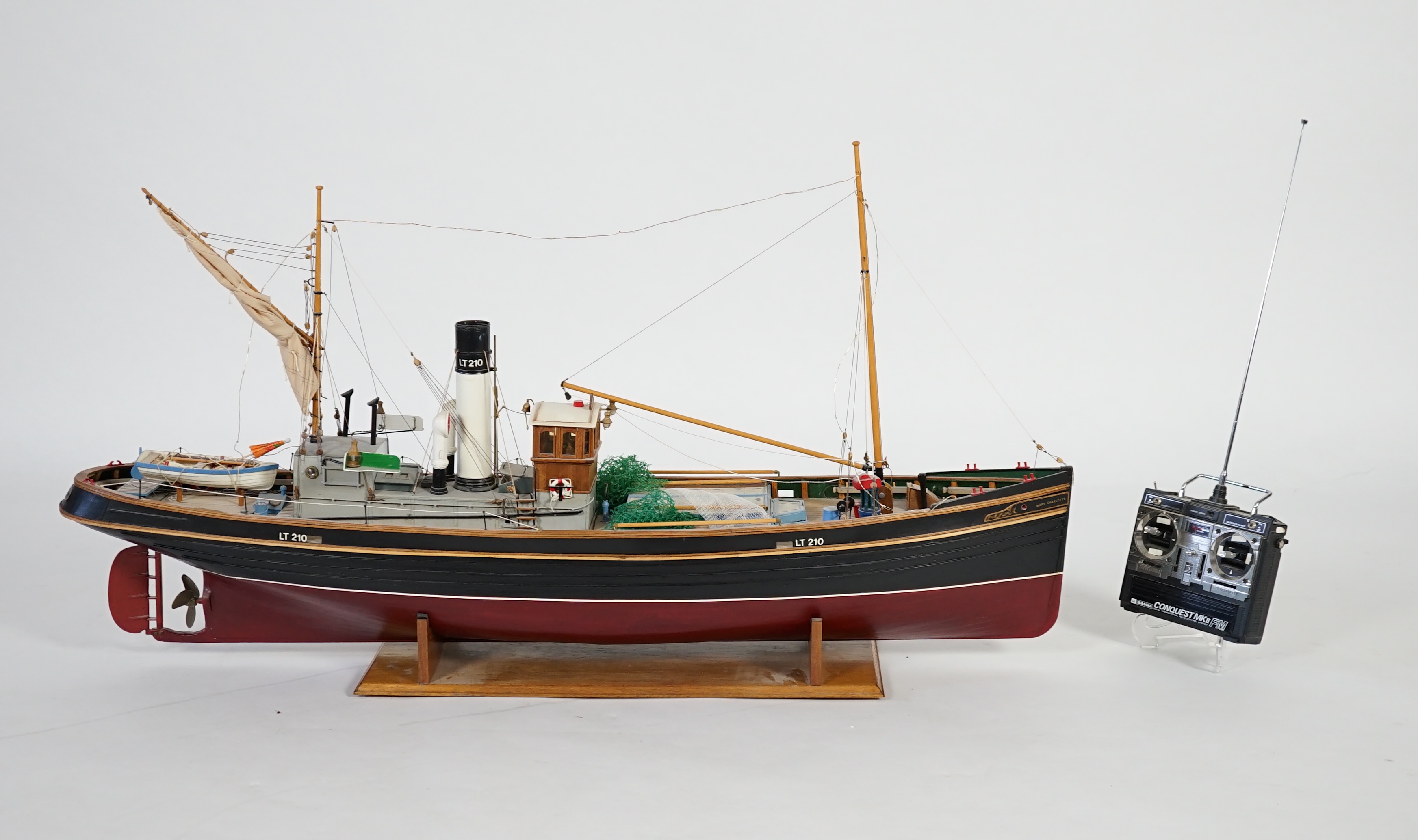 A kit-built Maxwell Hemmens pond yacht style live steam model of a herring drifter, LT210, 120cm long